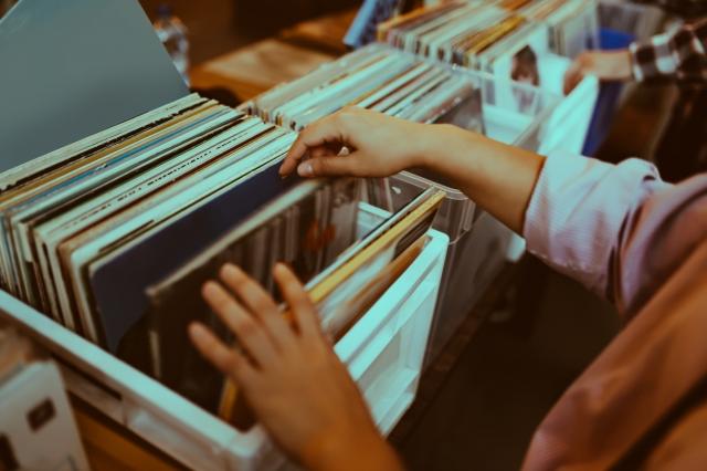 3 Benefits of Hiring an Album Cover Designer