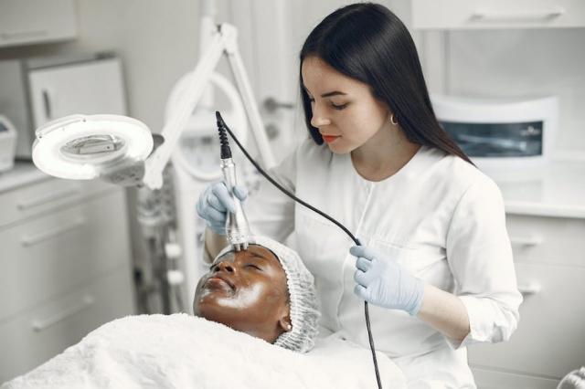 The Complete Guide to Selecting a Dermatologist: Everything to Know