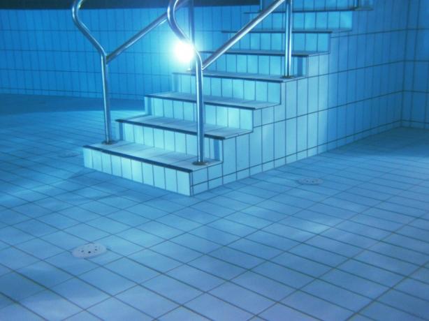 How to Clean Pool Tile