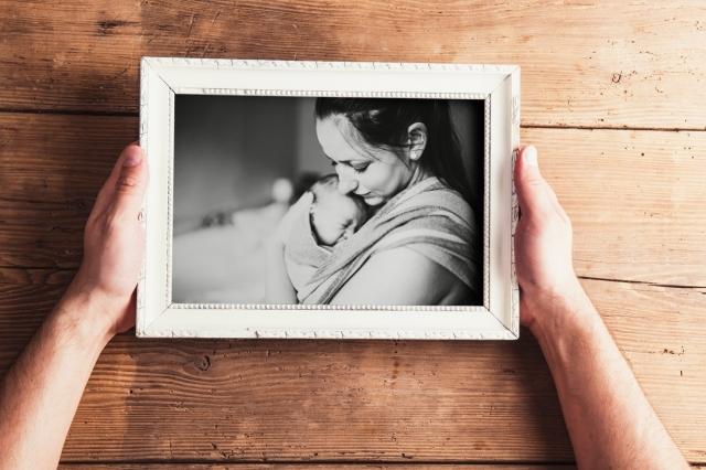 How to Find the Perfect Picture Frame for Your Living Room