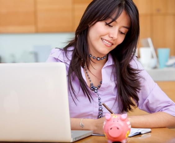 How To Set a Measurable Goal in Finances, With Detailed Examples